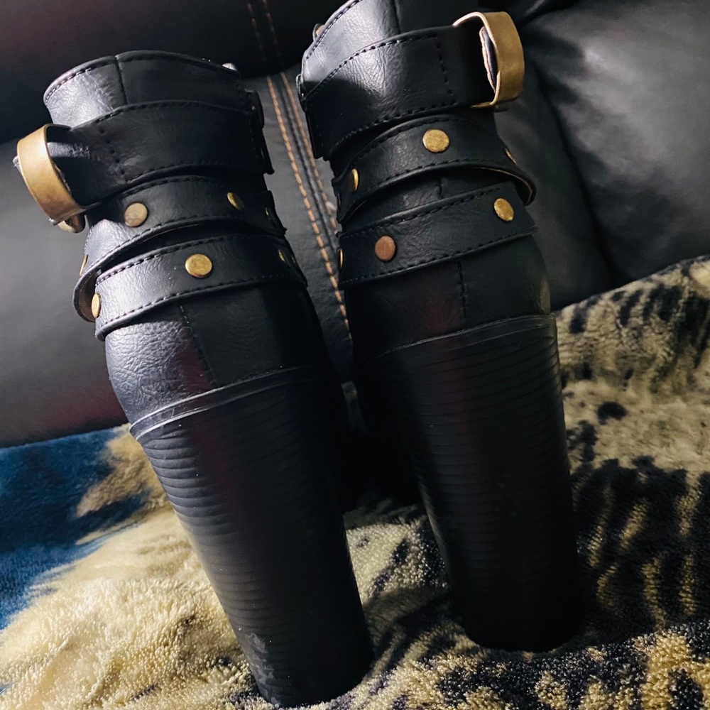 Brand new Booties - Picture 2 of 4